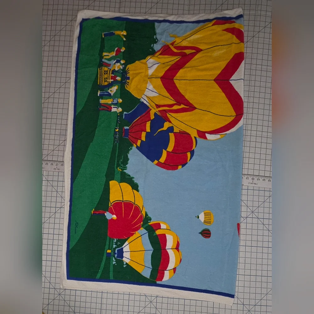 Kel-Tex Beach Pool Towel with Air Balloon Design 52x62 Oversized, Preloved